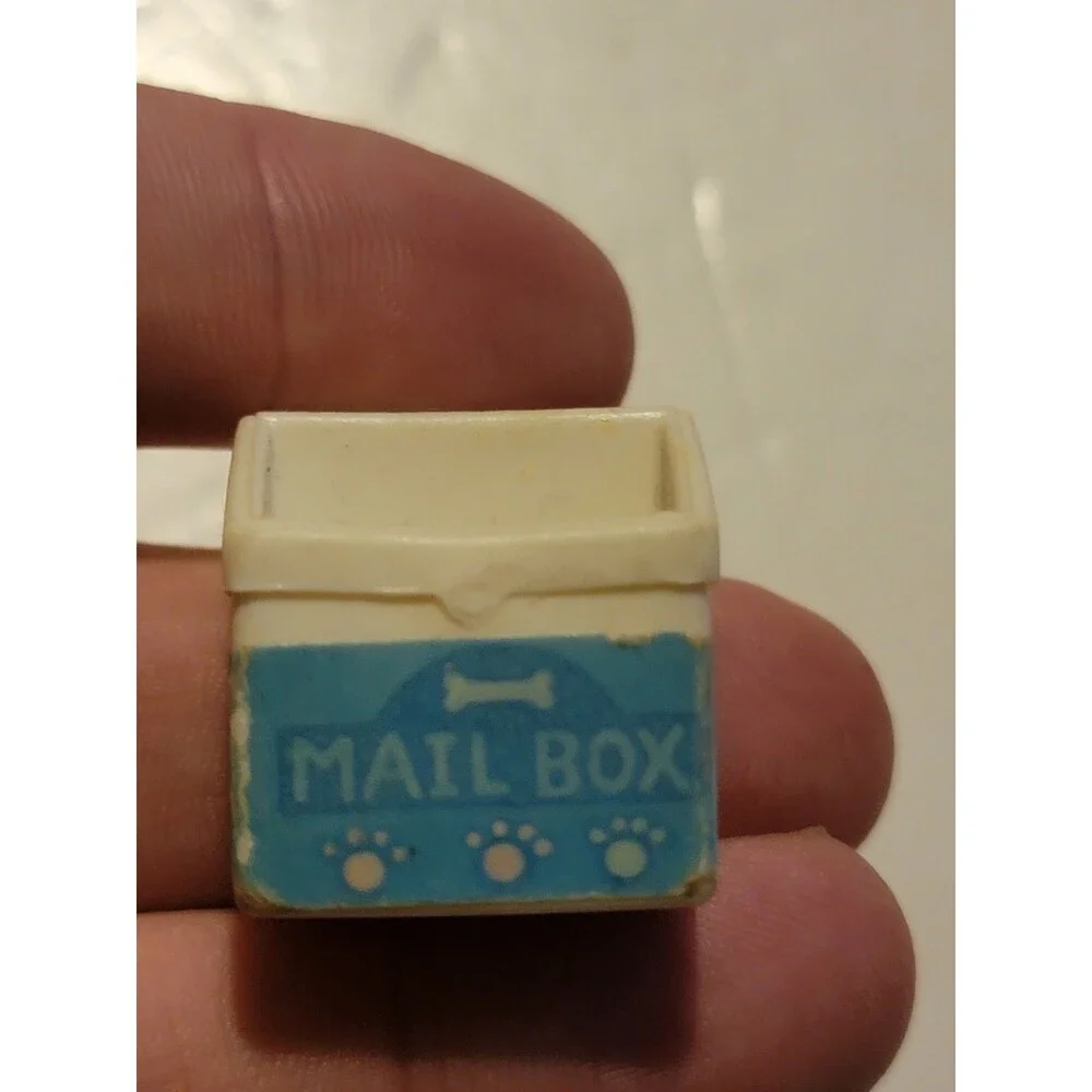 VINTAGE 1990's KENNER LPS LITTLEST PET SHOP REPLACEMENT WHITE + BLUE MAILBOX